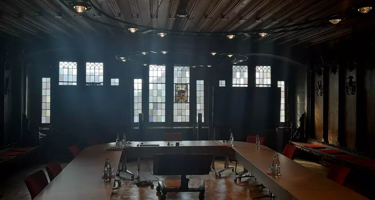 Rathaussaal in Überlingen am Bodensee. In dem historischen Gebäude aus dem 14./15. Jh finden auch heute noch die Sitzungen des Gemeinderats statt.